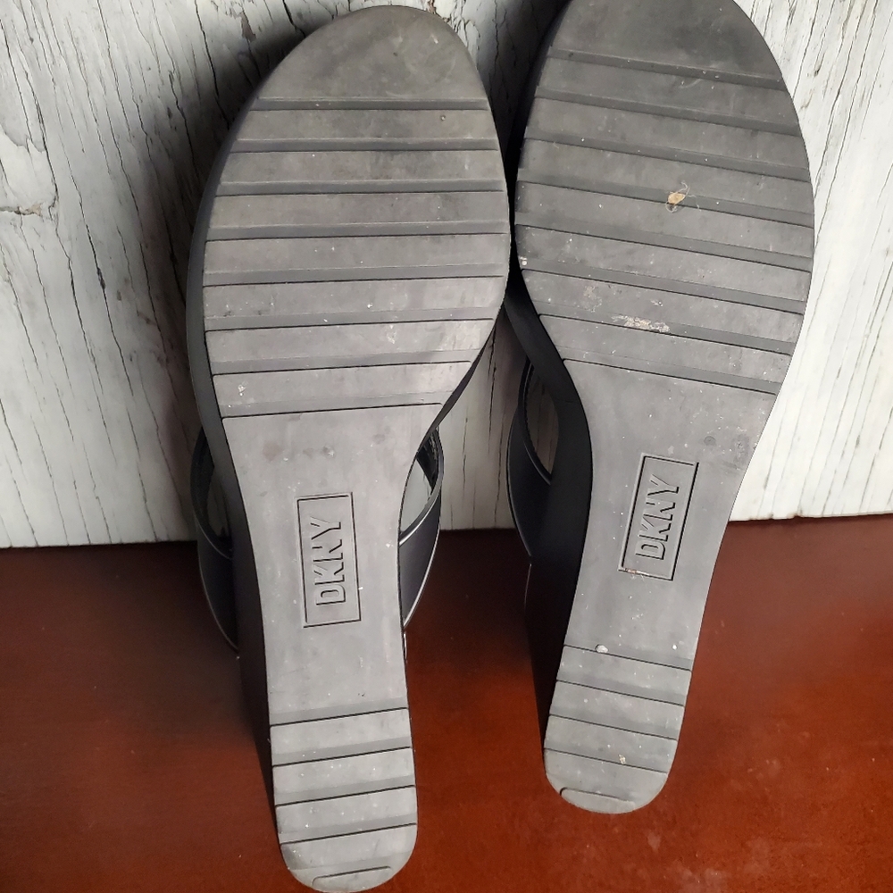 DKNY Trina Platform Wedge Heel Thong Toe Sandal, 10, Black/Gray - Picture 8 of 8